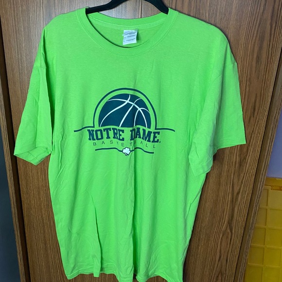 Gildan Other - Gildan Notre Dame Basketball T Shirt Mens L Green 2010-11 Fighting Irish Roster